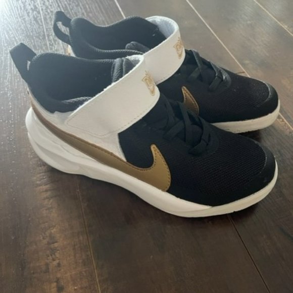 Nike Hustle - youth size 2, Nike Kids' Pre-School Team Hustle Basketball shoes - Picture 4 of 5